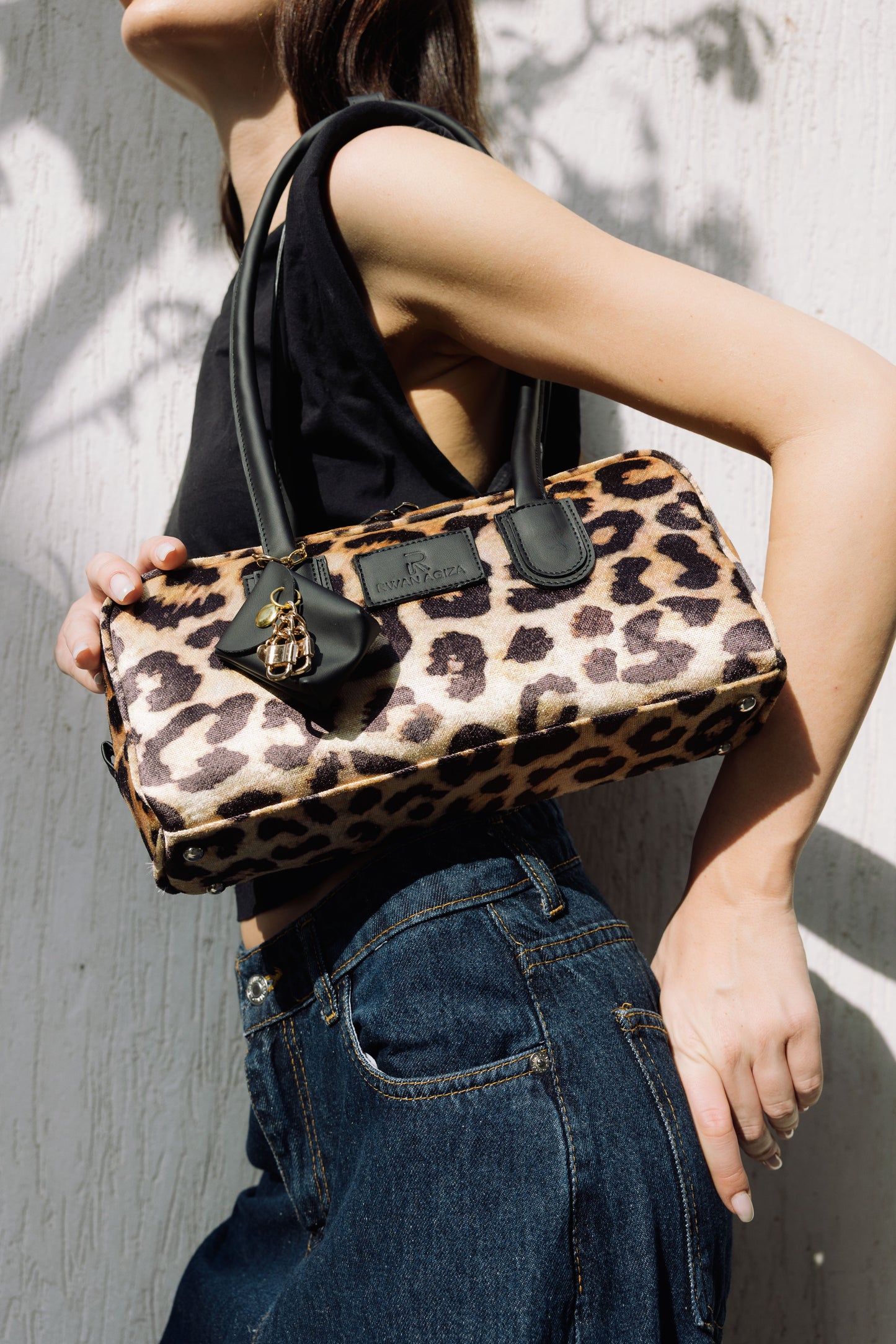 Barrel shoulder tiger bag