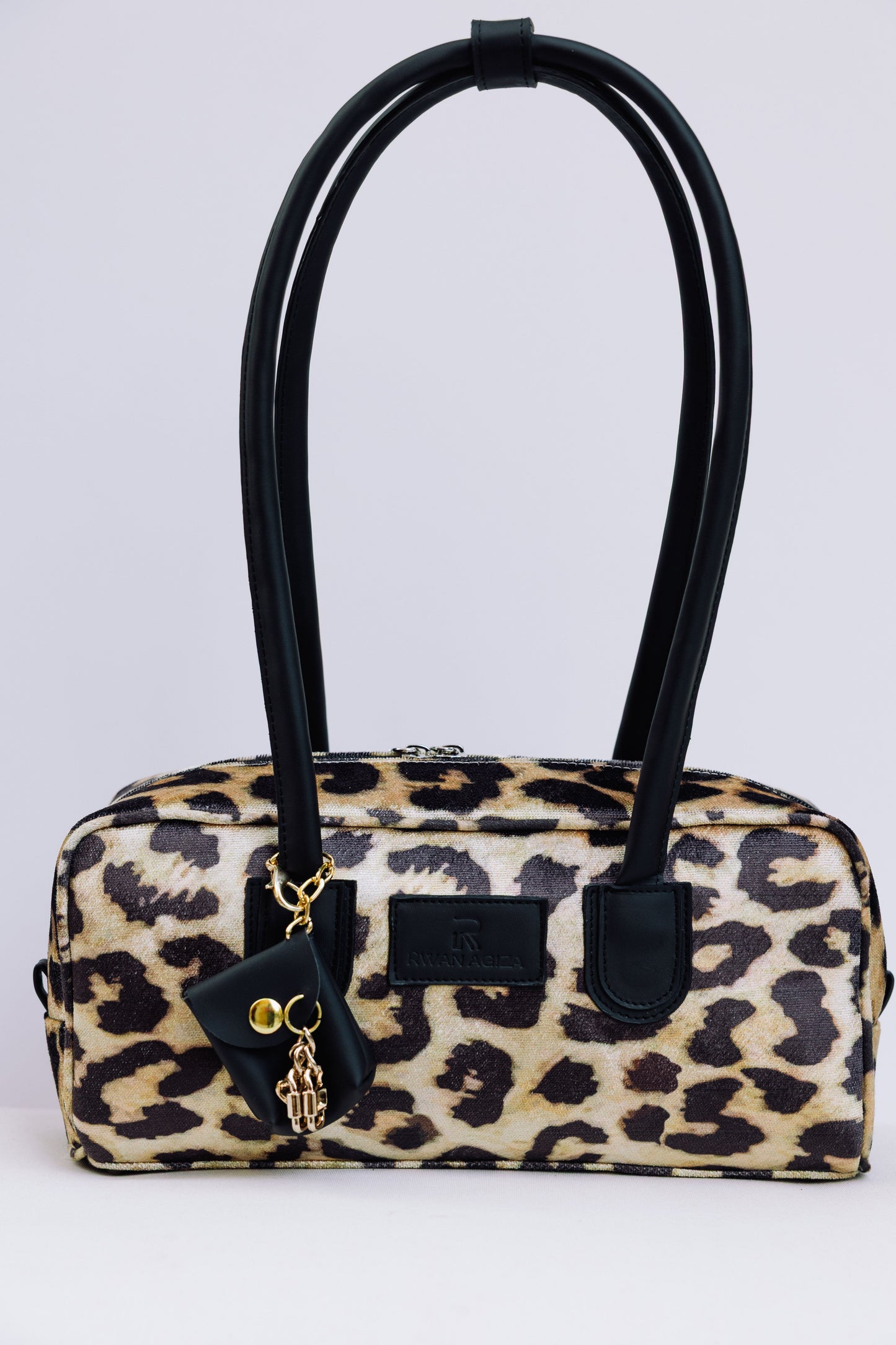 Barrel shoulder tiger bag
