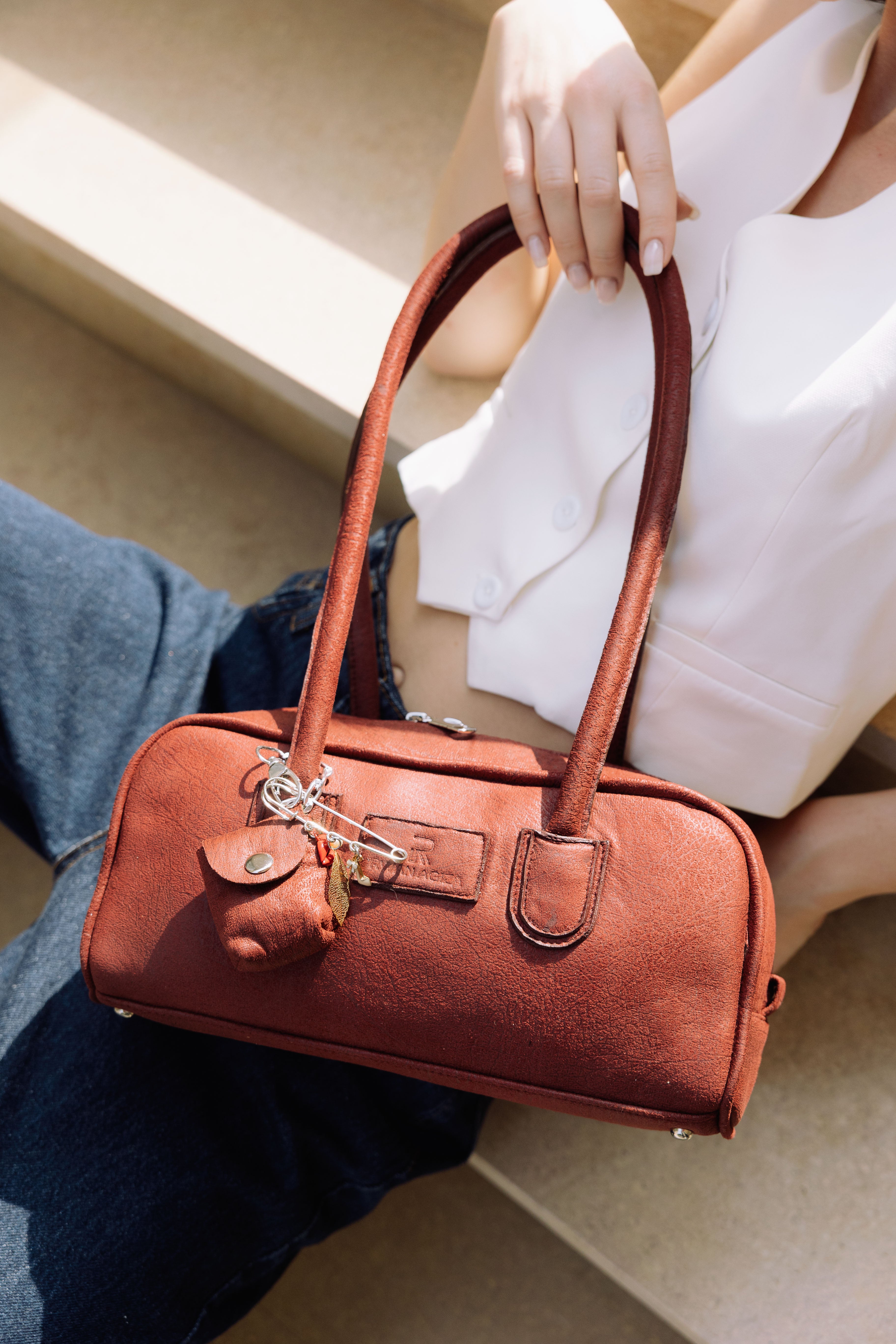 Barrel shoulder bag Secondary image