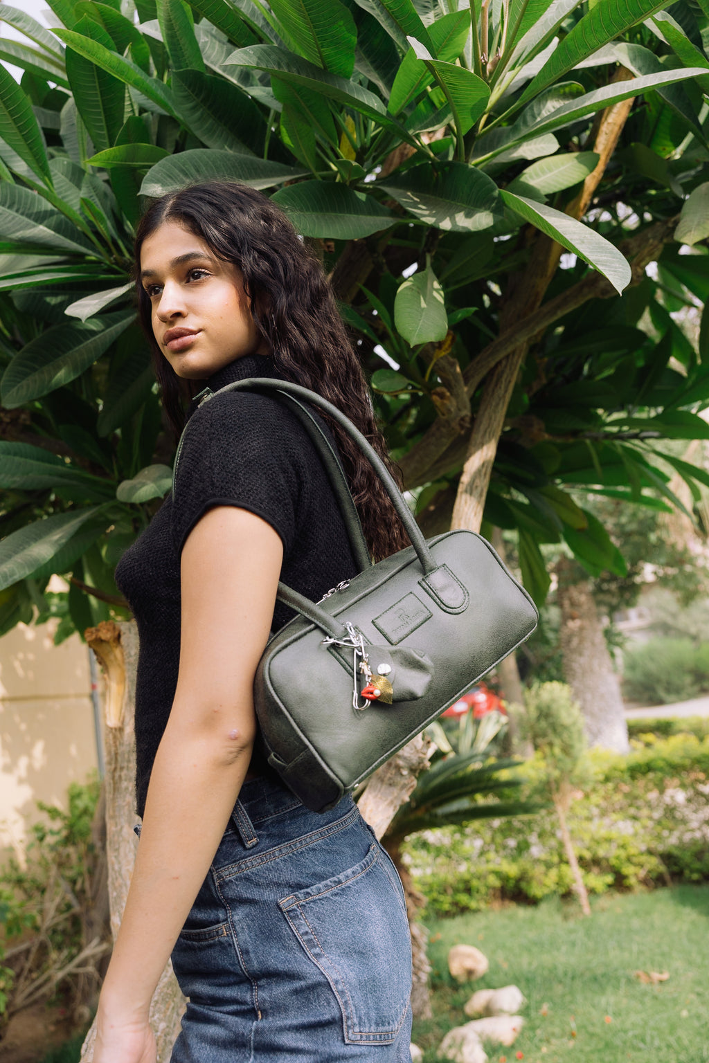 Barrel shoulder bag