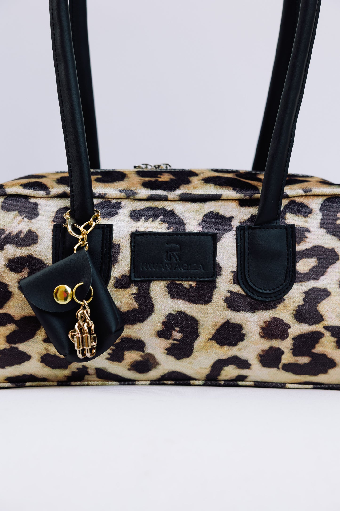 Barrel shoulder tiger bag