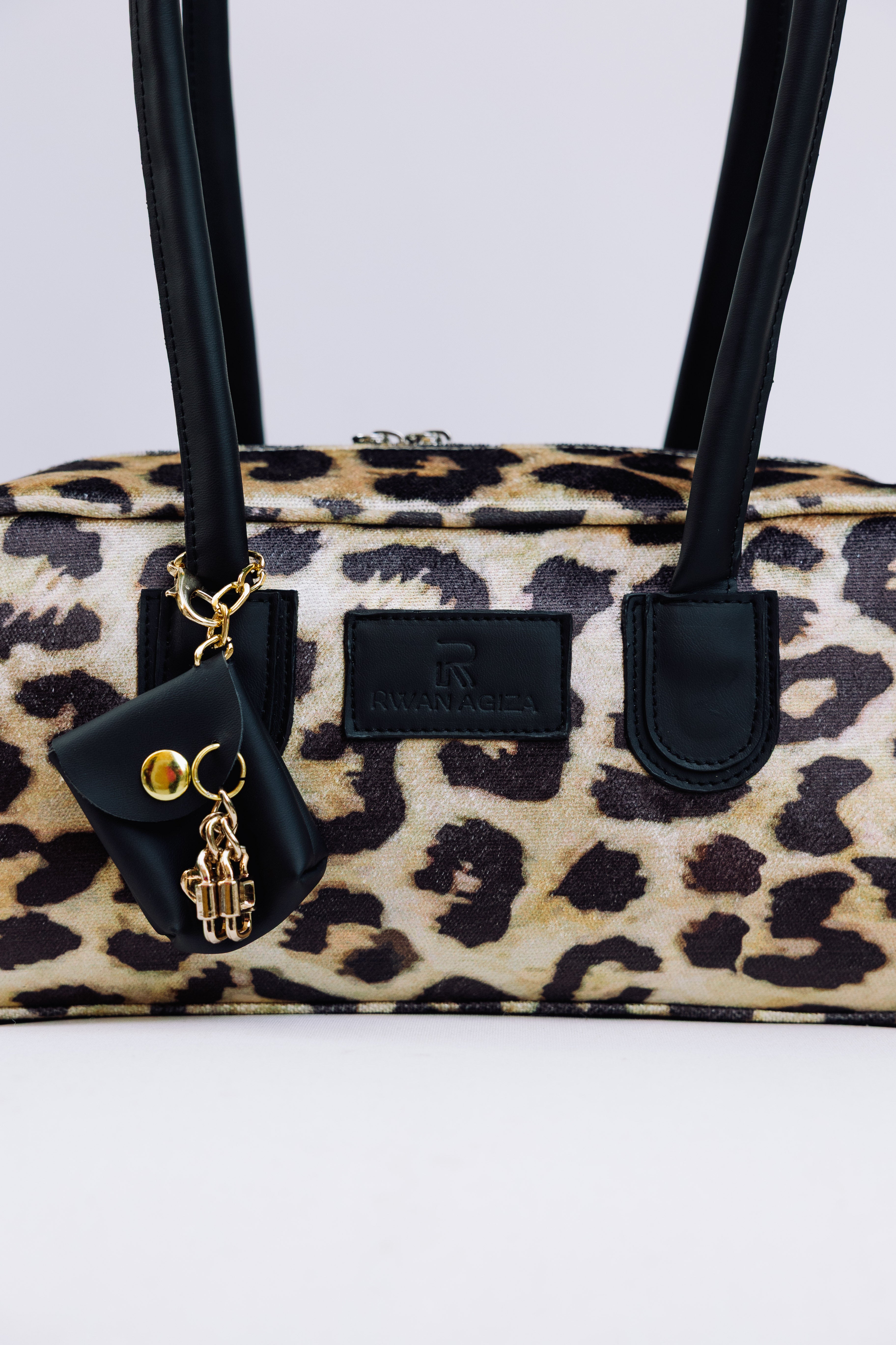 Barrel shoulder tiger bag