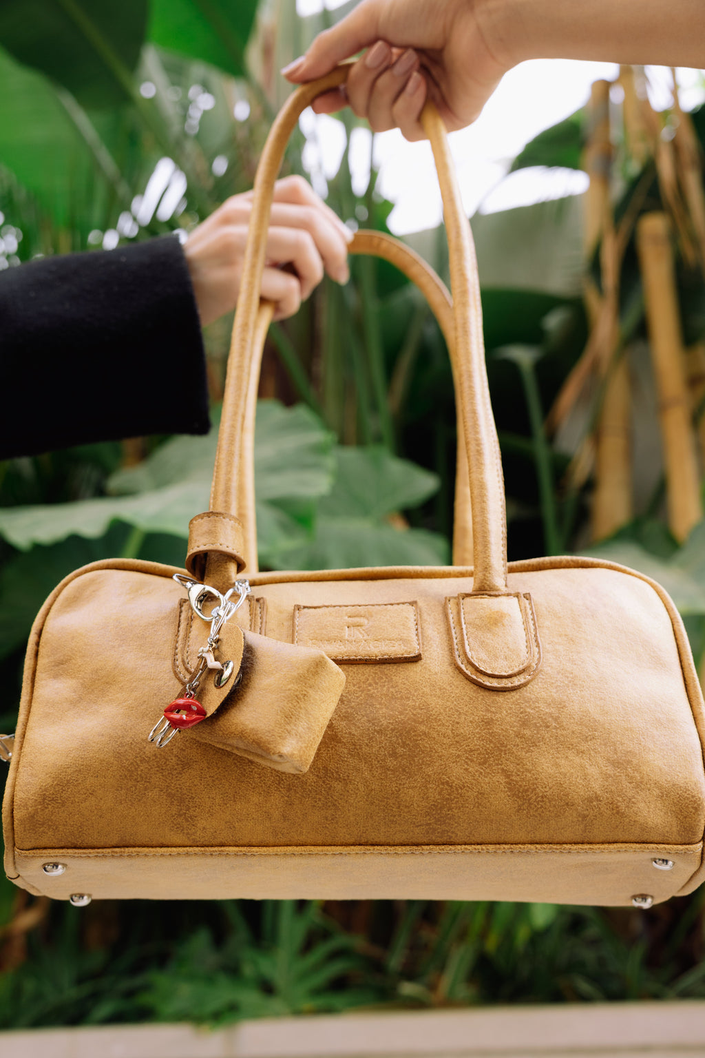 Barrel shoulder bag