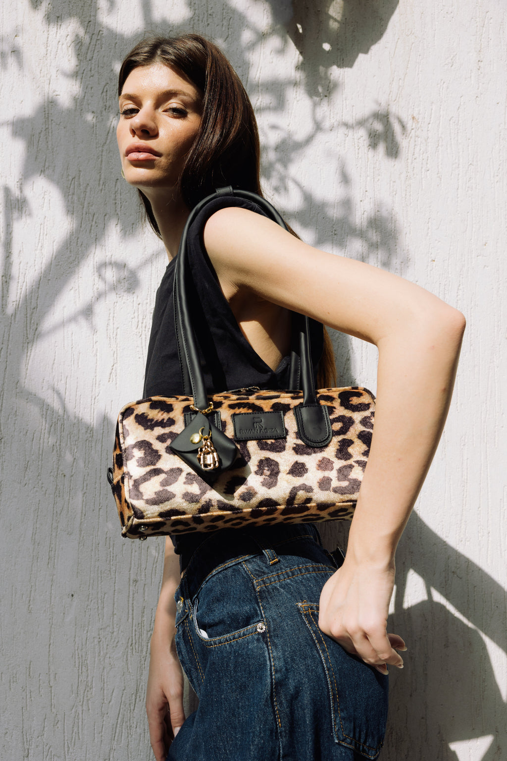 Barrel shoulder tiger bag