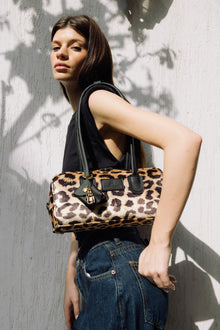 Load image into Gallery viewer, Barrel shoulder tiger bag