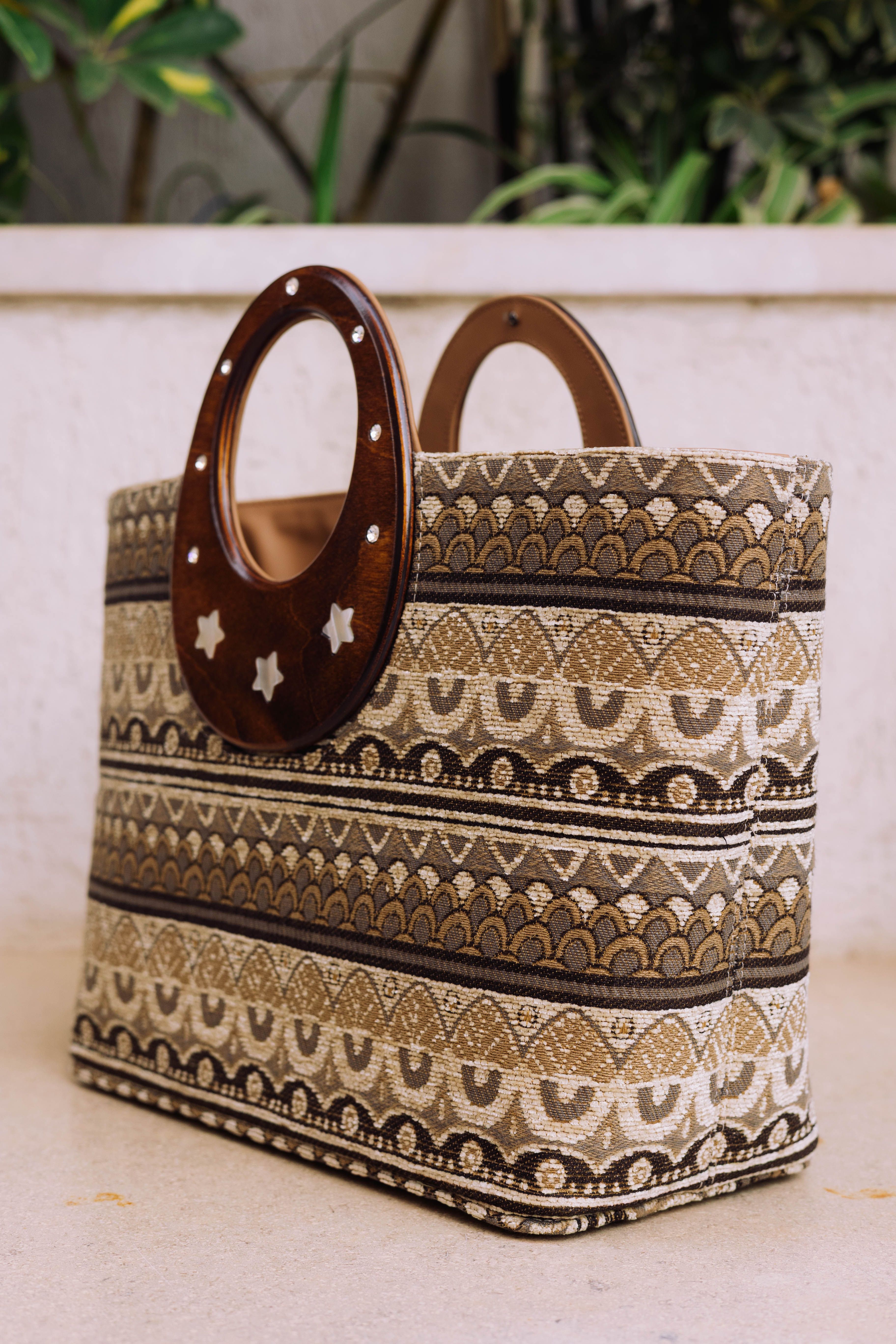 Wooden Handle Tote Beige Edition